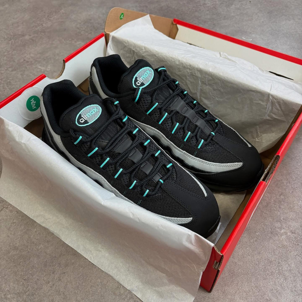 Men’s AM95 Trainers