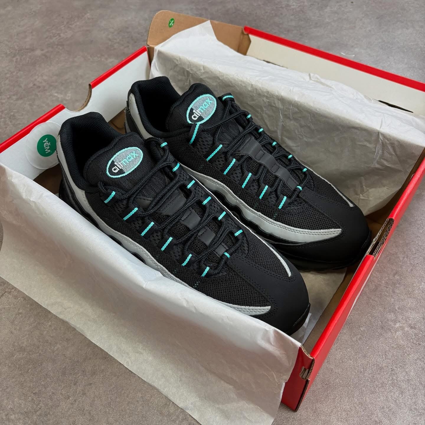 Men’s AM95 Trainers