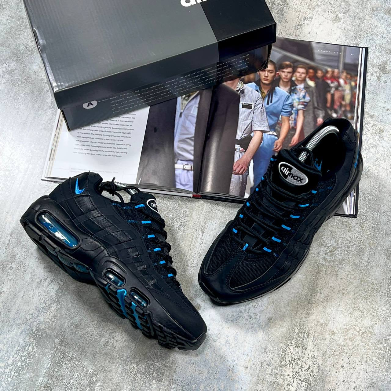 AM95 - Black University Blue