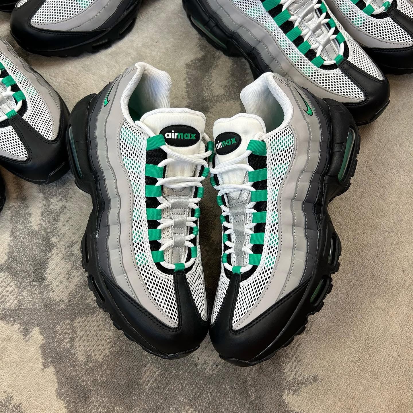 Men’s AM95 Trainers