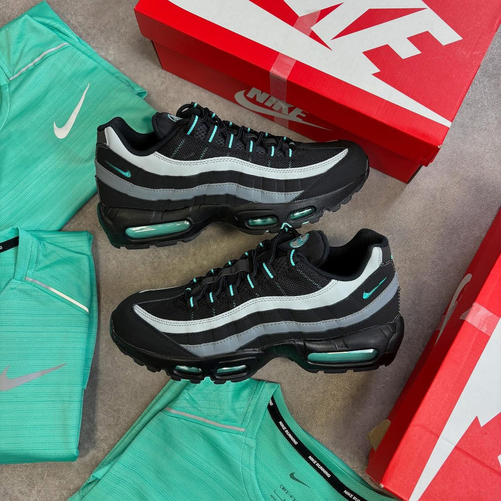 Men’s AM95 Trainers