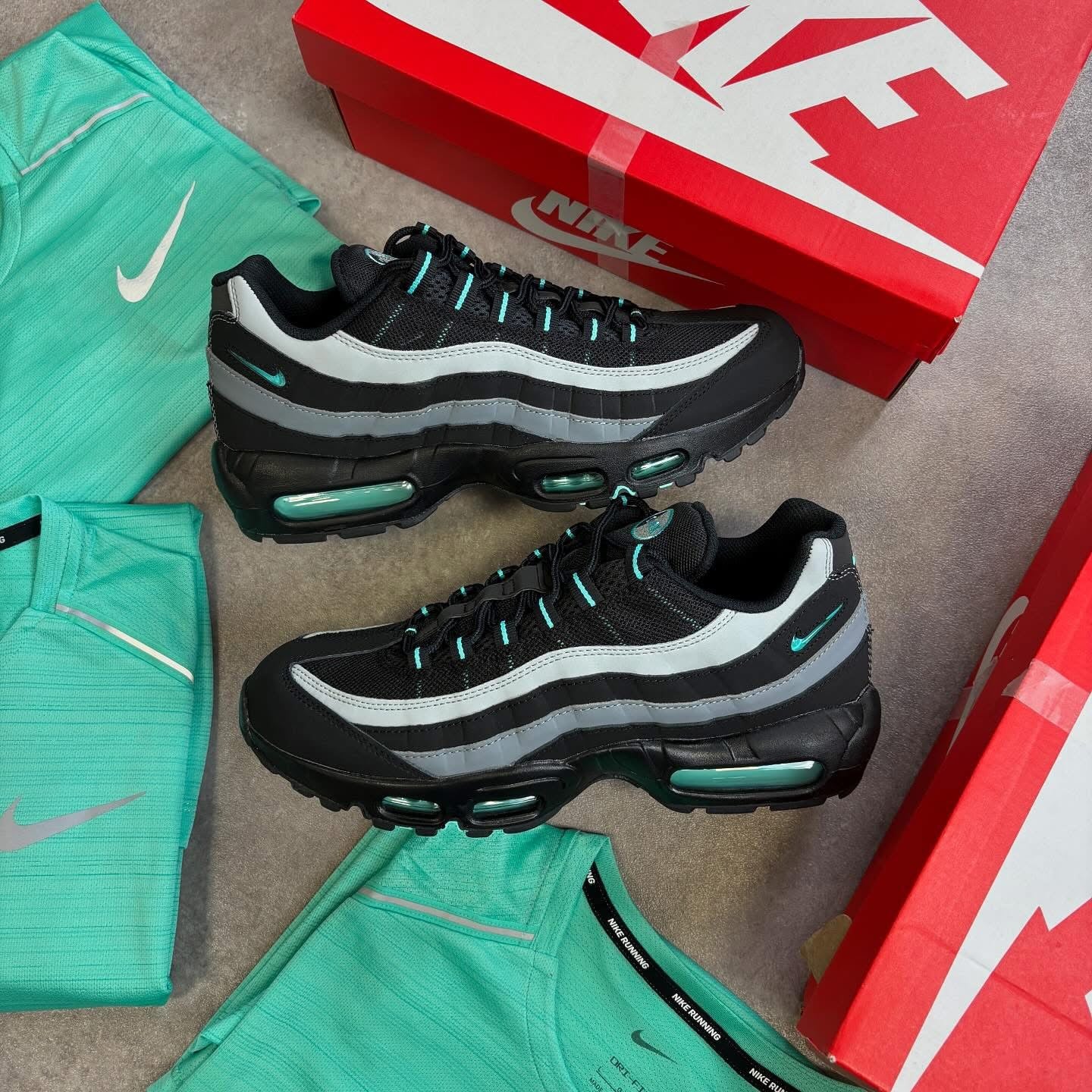 Men’s AM95 Trainers