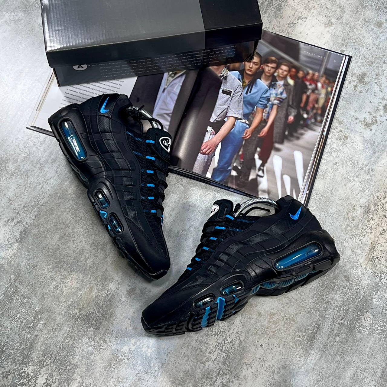 AM95 - Black University Blue