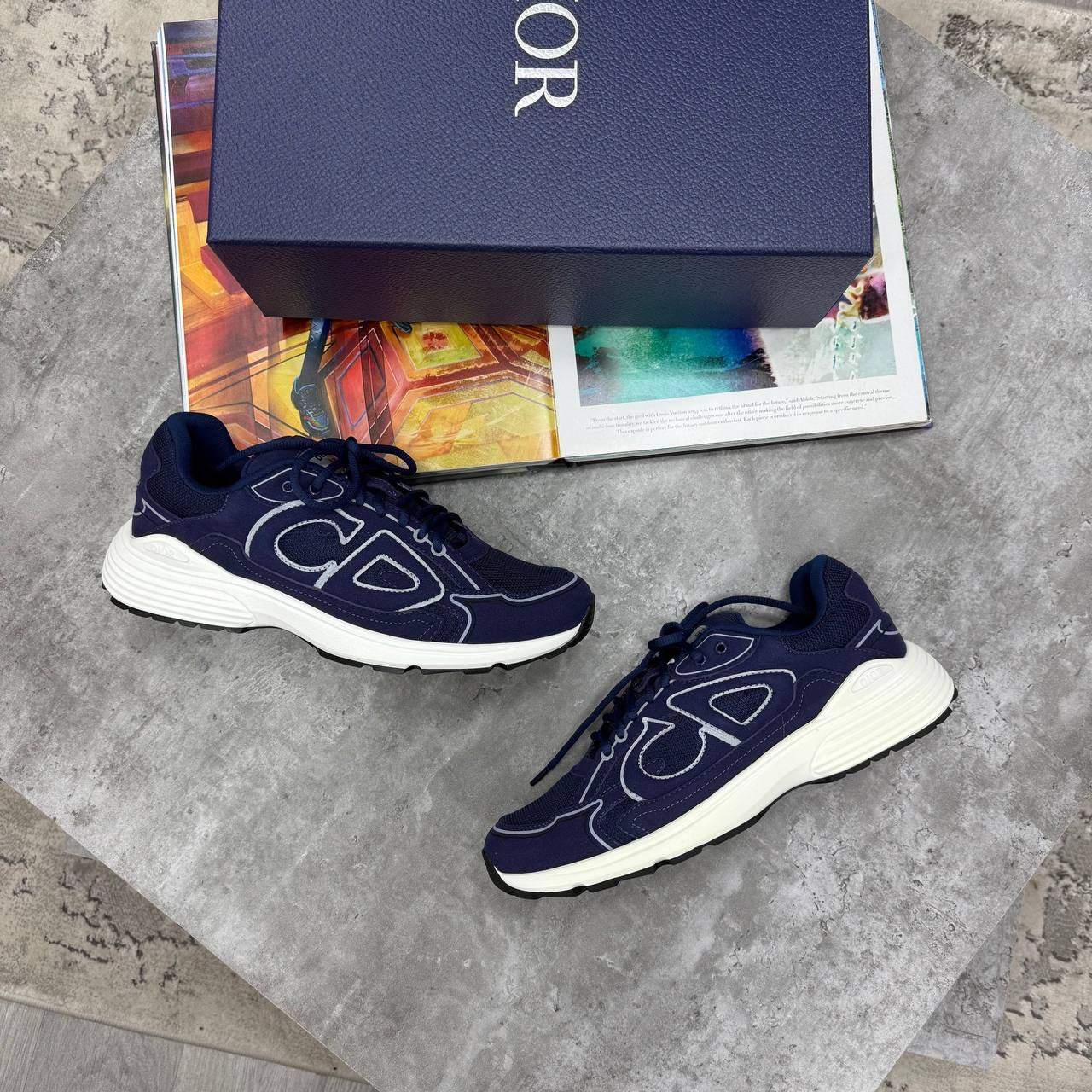 CD B30 - Navy/White