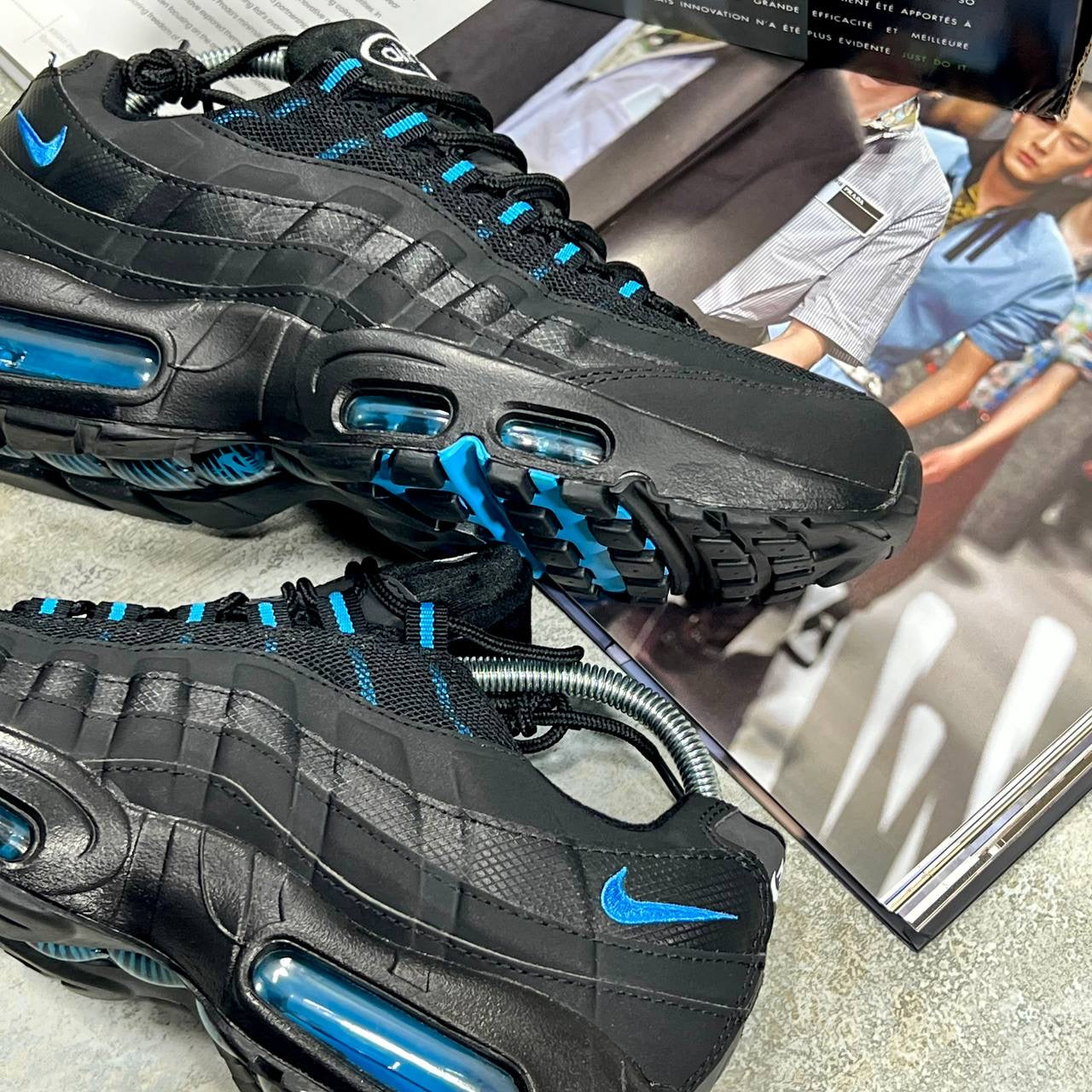 AM95 - Black University Blue