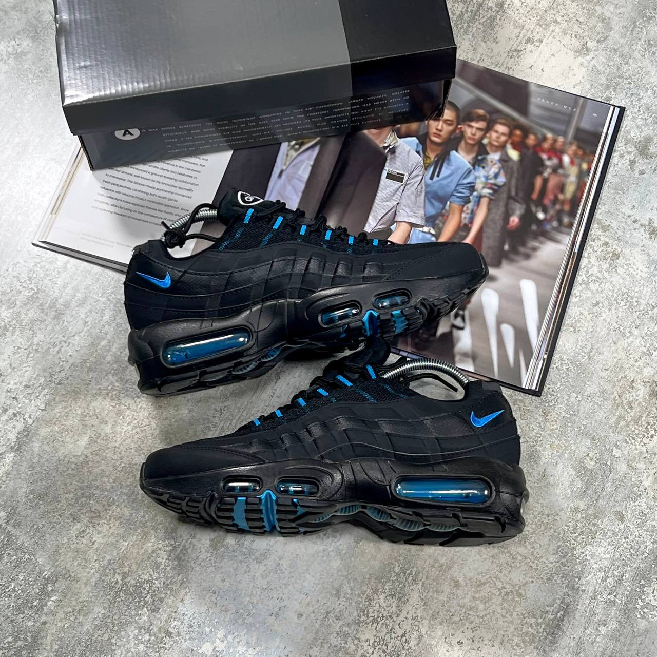 AM95 - Black University Blue